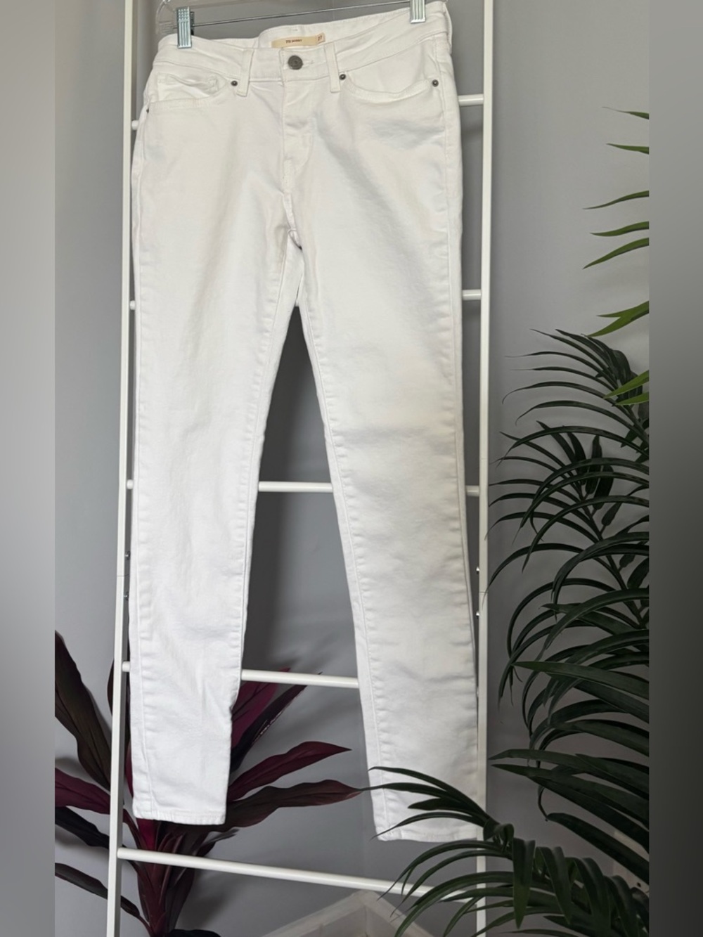Levi's 711 White Skinny Jeans for Women - Picture 14 of 16